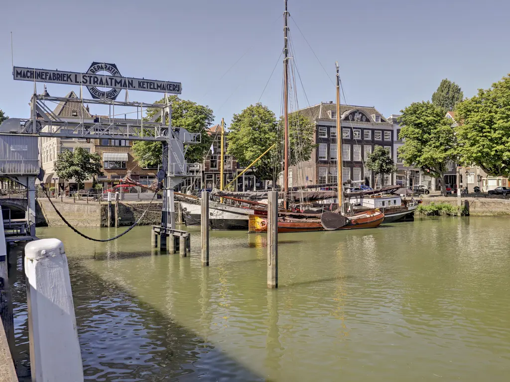 Wolwevershaven 29, DORDRECHT