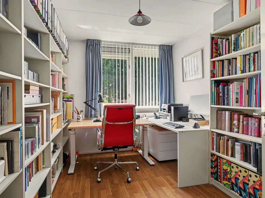 Domela Nieuwenhuisstraat 6, PAPENDRECHT