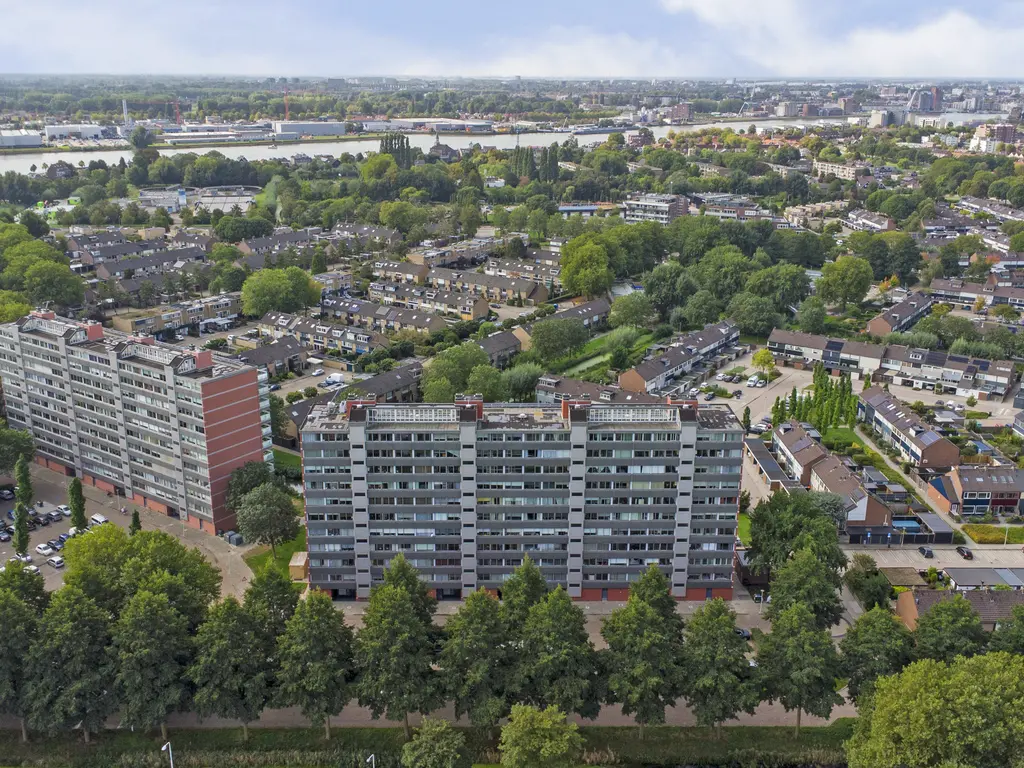 P.J. Oudstraat 74, PAPENDRECHT
