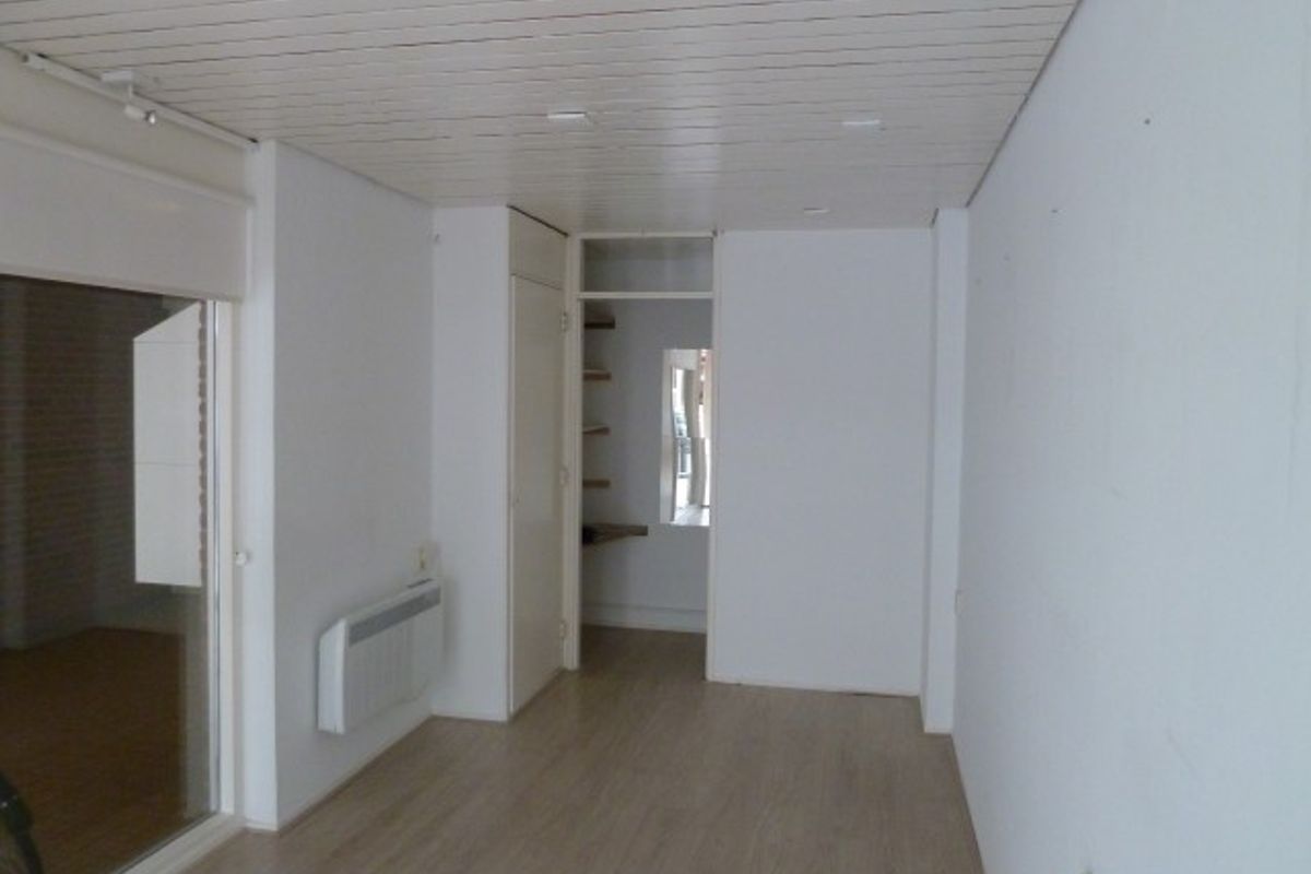 Dam 135, ALBLASSERDAM