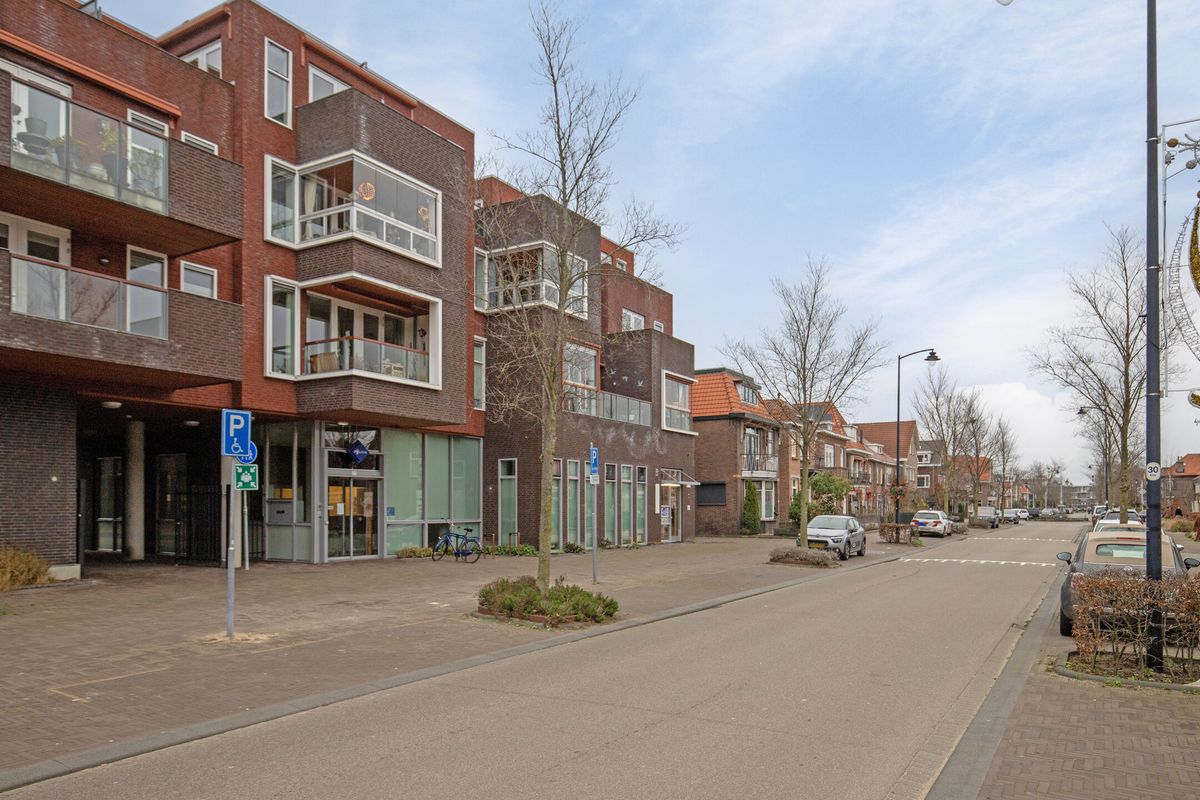 Burgemeester de Bruïnelaan 73, ZWIJNDRECHT