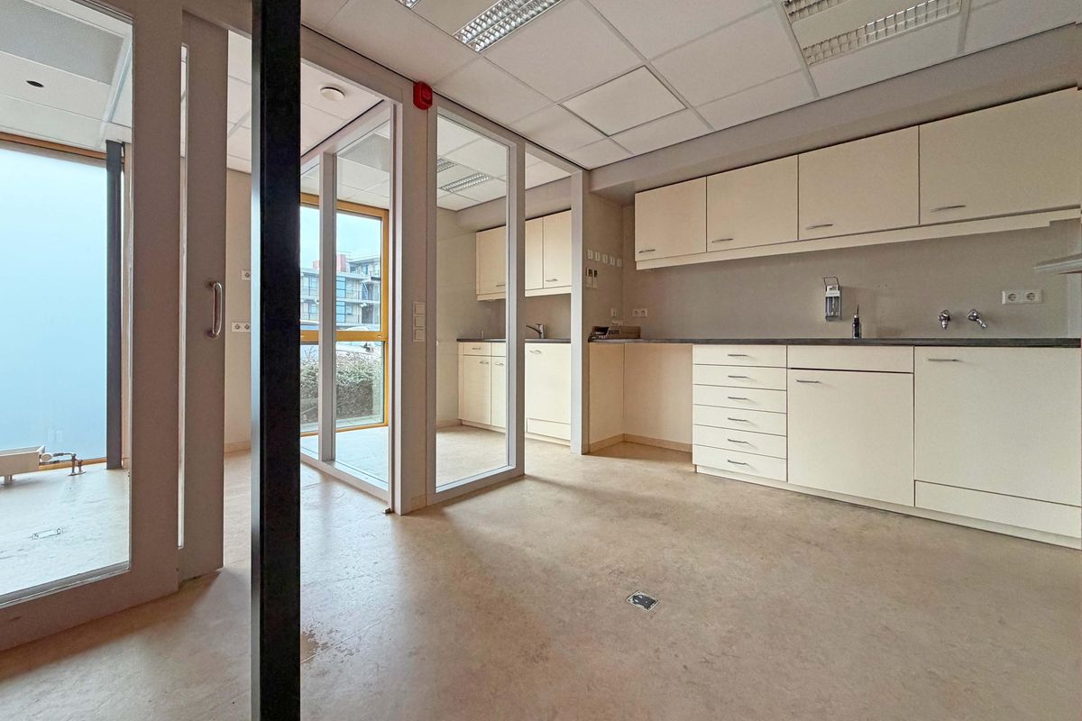 Charley Tooropstraat 24, HENDRIK-IDO-AMBACHT