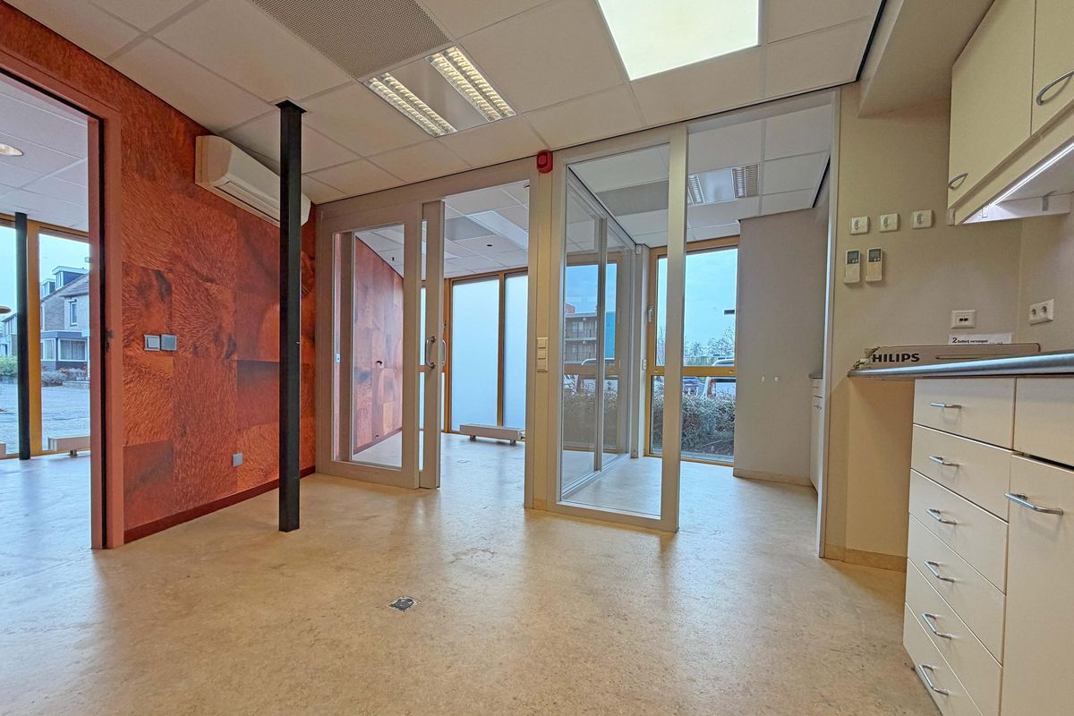 Charley Tooropstraat 24, HENDRIK-IDO-AMBACHT