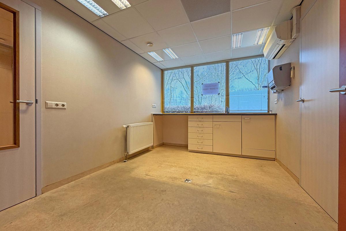 Charley Tooropstraat 24, HENDRIK-IDO-AMBACHT