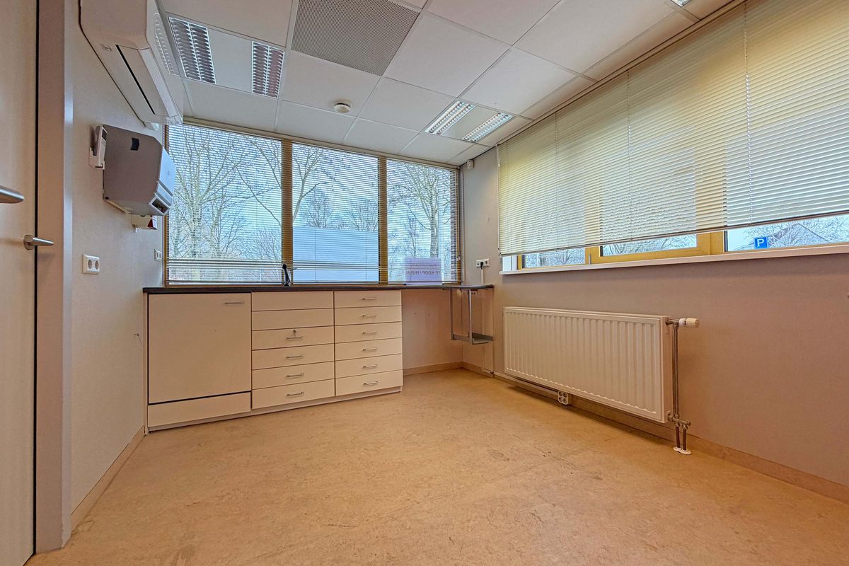 Charley Tooropstraat 24, HENDRIK-IDO-AMBACHT