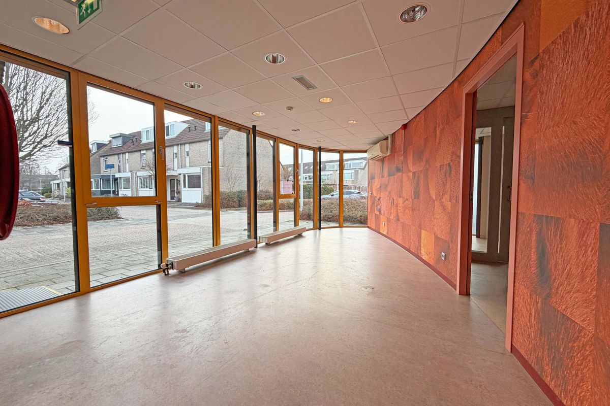 Charley Tooropstraat 24, HENDRIK-IDO-AMBACHT