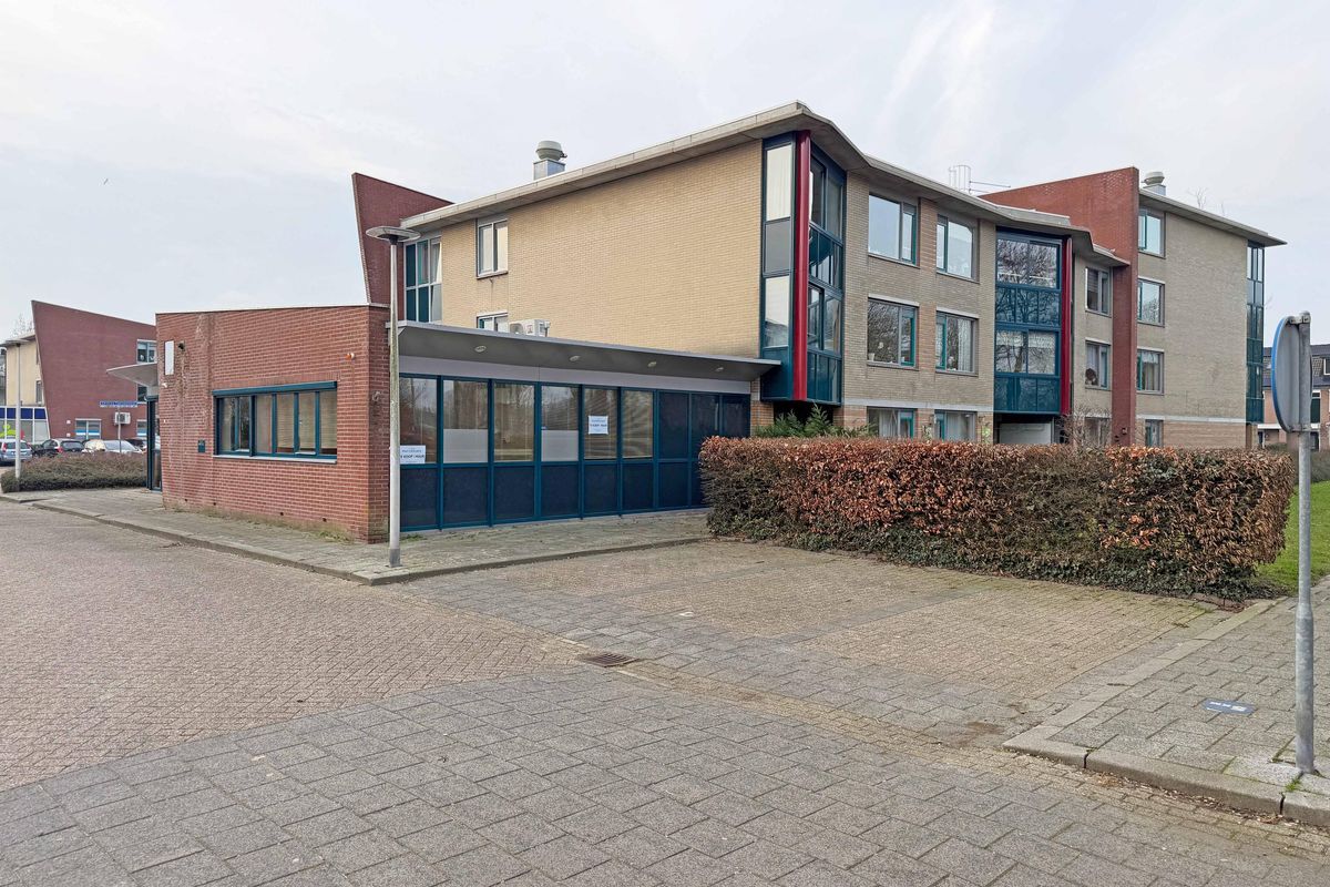 Charley Tooropstraat 24, HENDRIK-IDO-AMBACHT