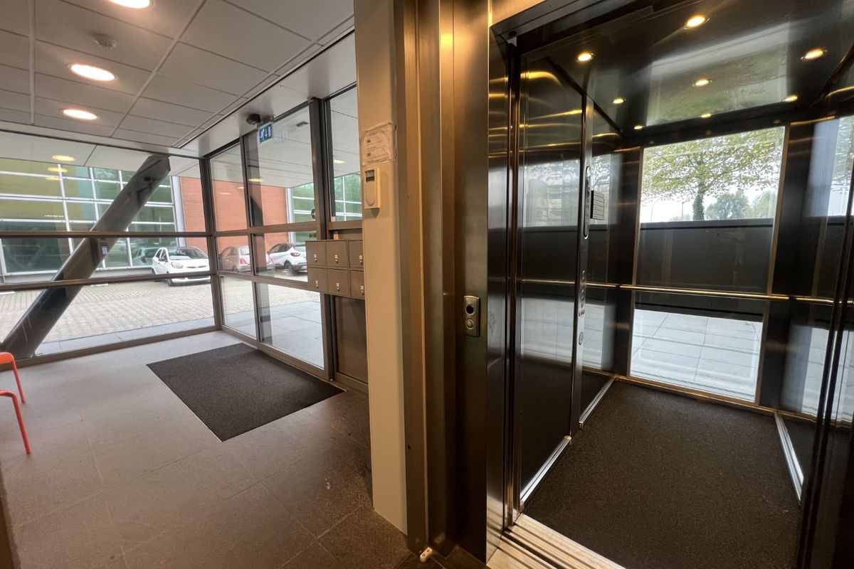 De Veldoven 13, HENDRIK-IDO-AMBACHT