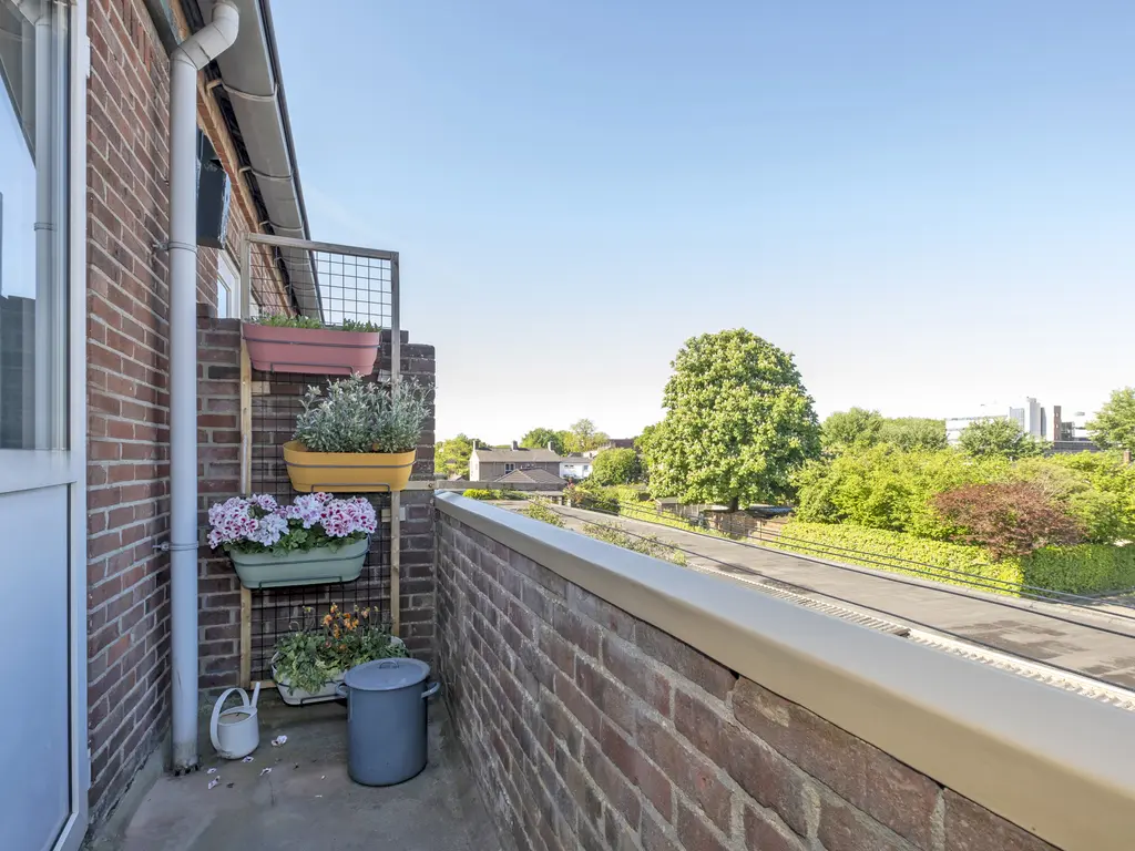 Buizerdstraat 28, ASSEN