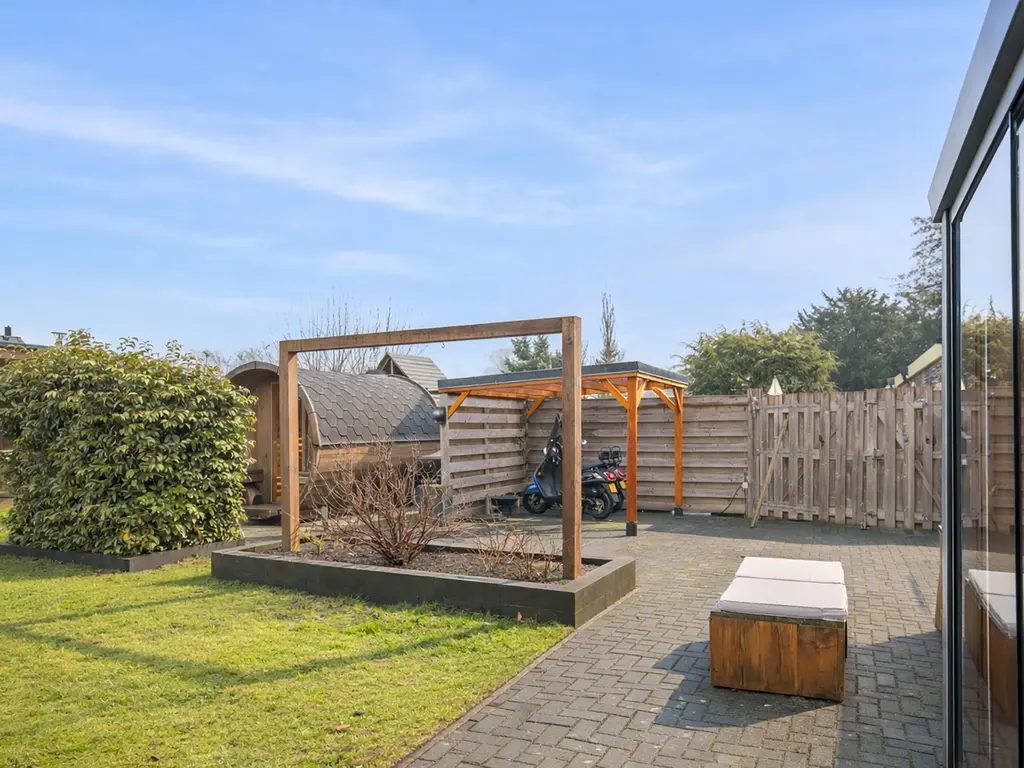 Meidoornlaan 4, NIEUWE PEKELA