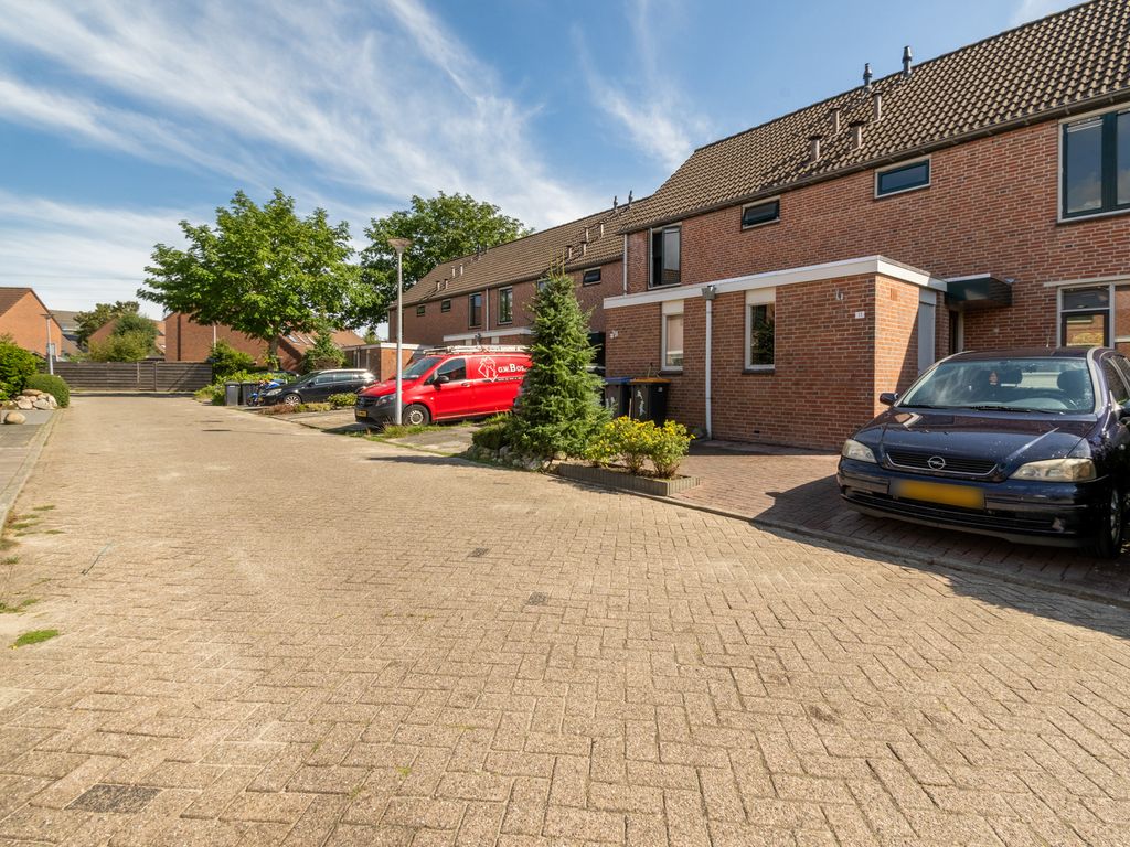 Varenkampen 11, ASSEN