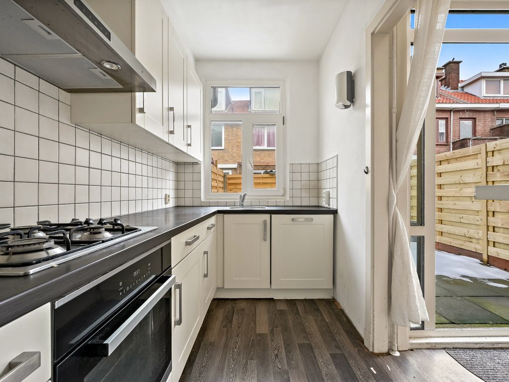 Boele van Hensbroekstraat 26, Den Haag