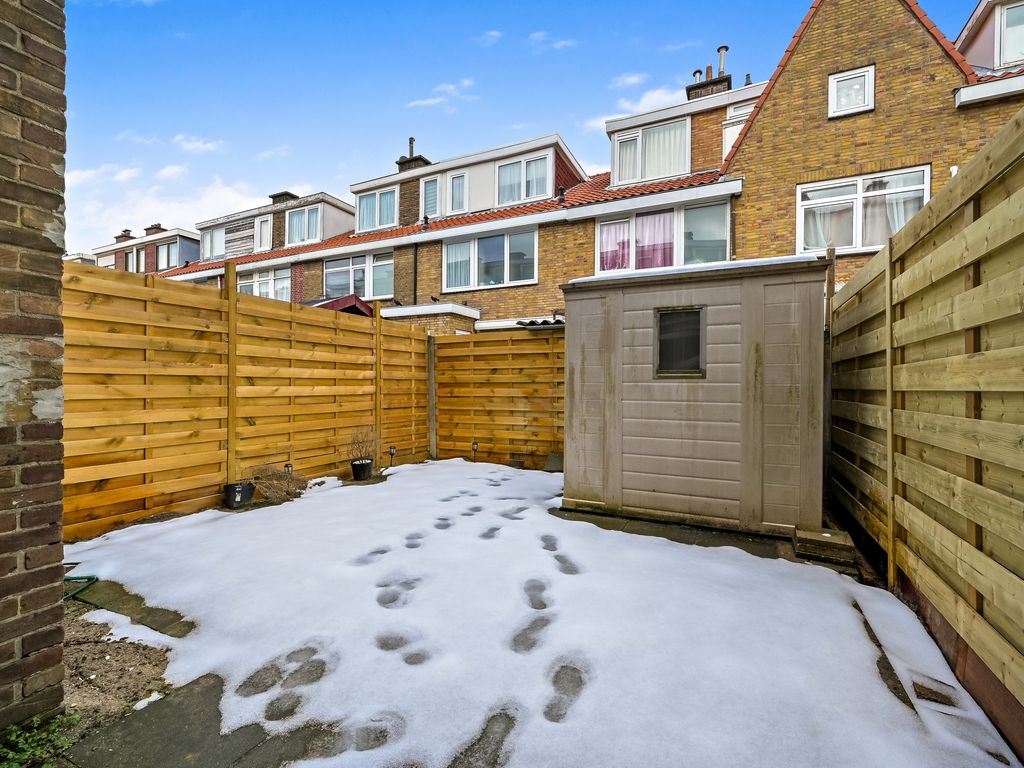 Boele van Hensbroekstraat 26, Den Haag