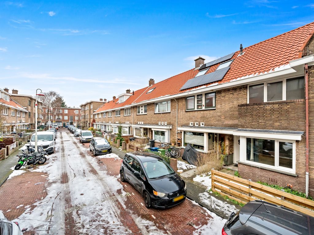 Boele van Hensbroekstraat 26, Den Haag