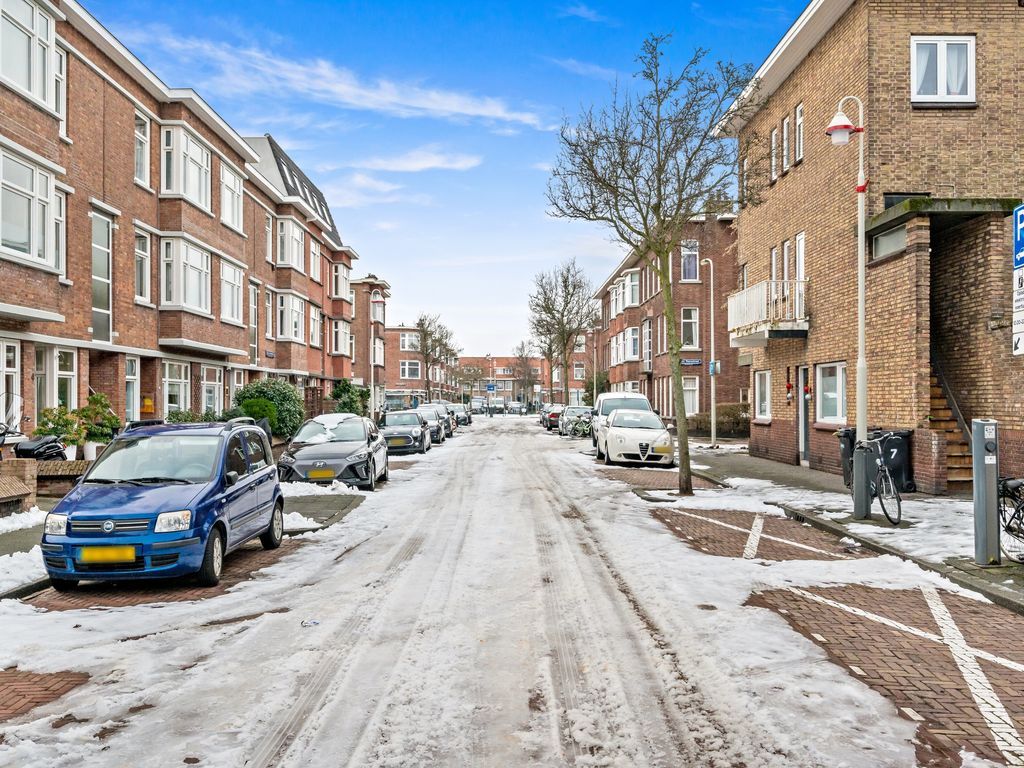 Boele van Hensbroekstraat 26, Den Haag