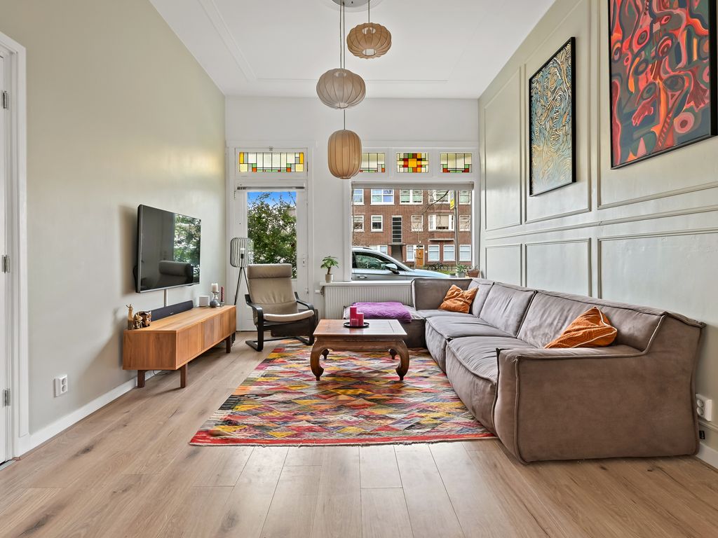 Aarnout Drostlaan 1, Den Haag