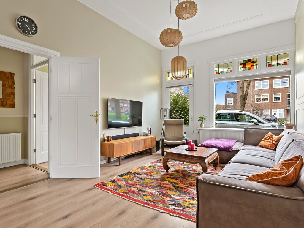 Aarnout Drostlaan 1, Den Haag