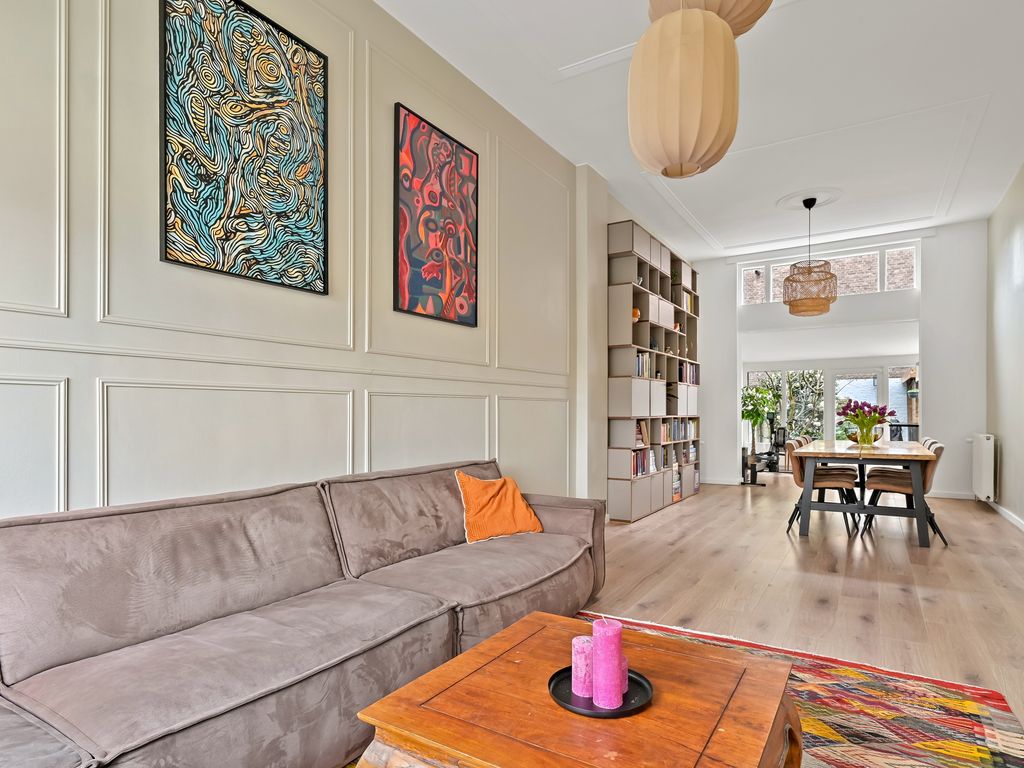 Aarnout Drostlaan 1, Den Haag