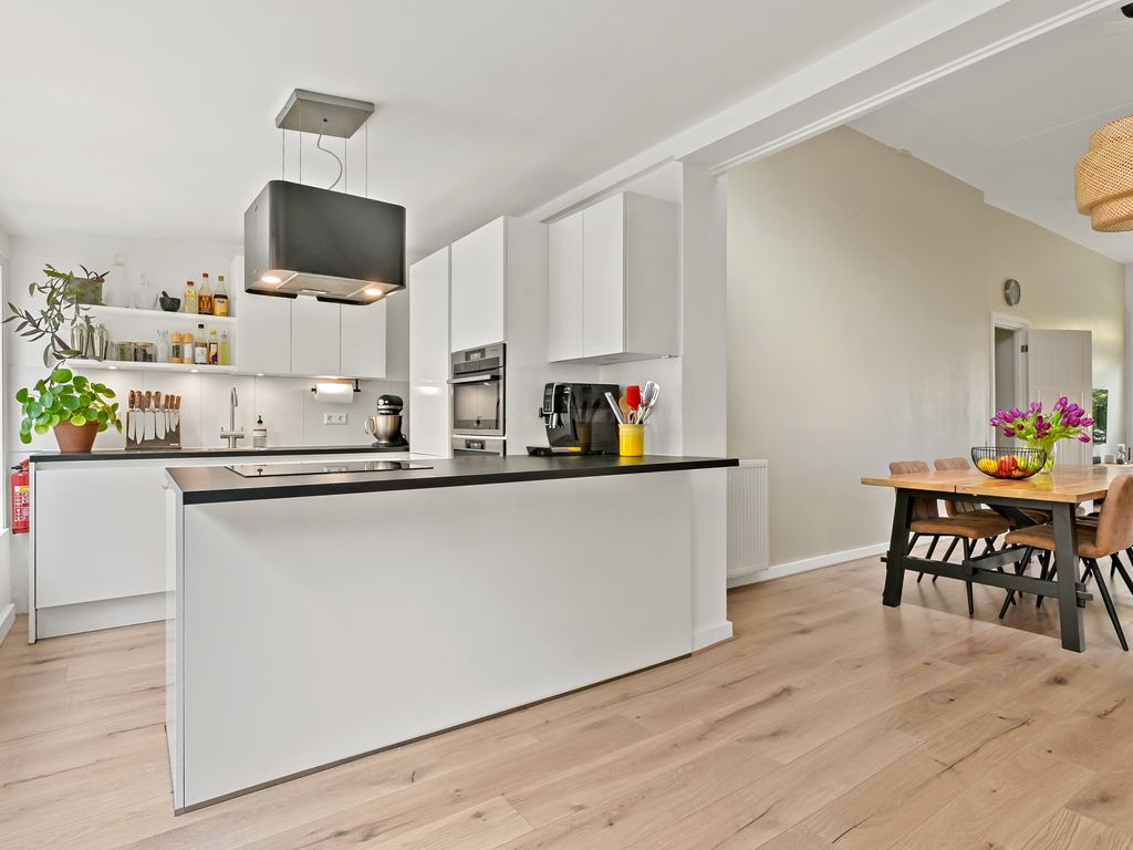 Aarnout Drostlaan 1, Den Haag