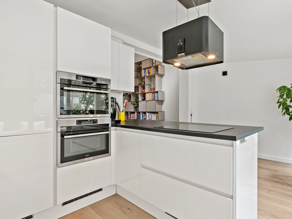 Aarnout Drostlaan 1, Den Haag