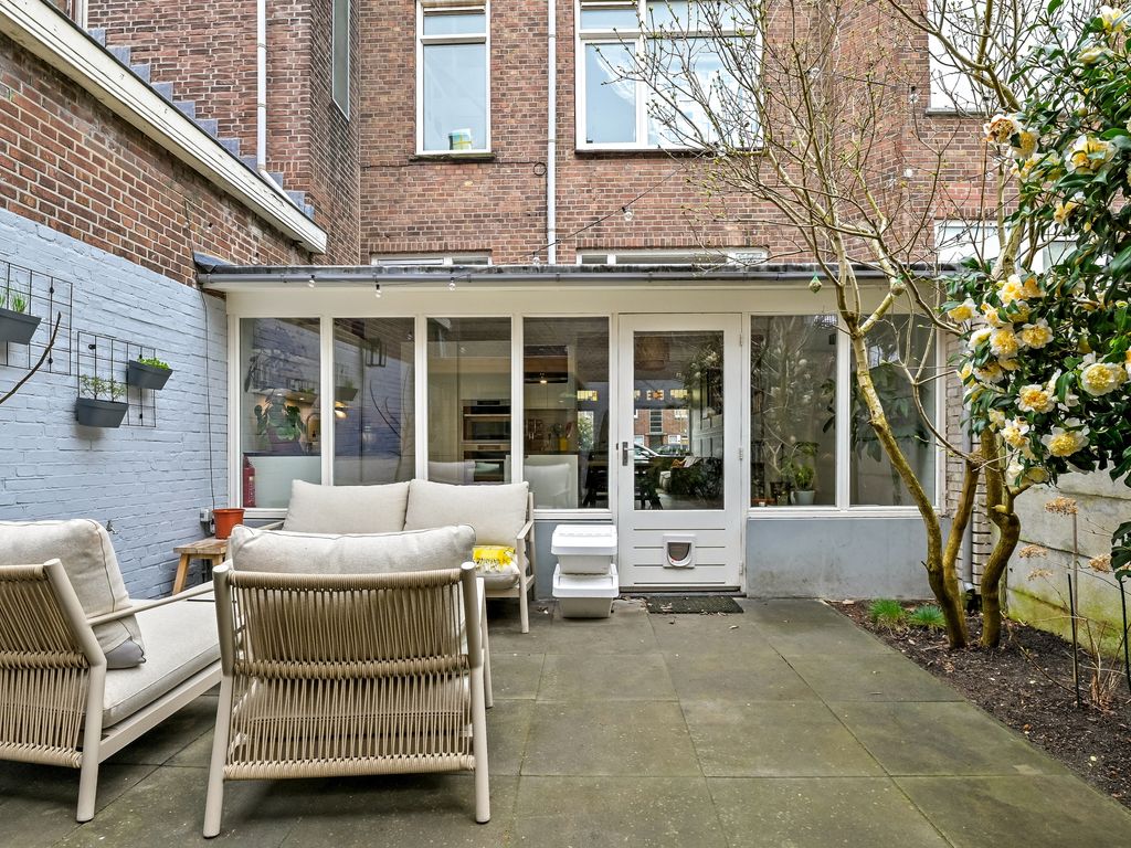 Aarnout Drostlaan 1, Den Haag