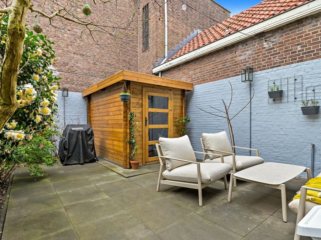 Aarnout Drostlaan 1, Den Haag