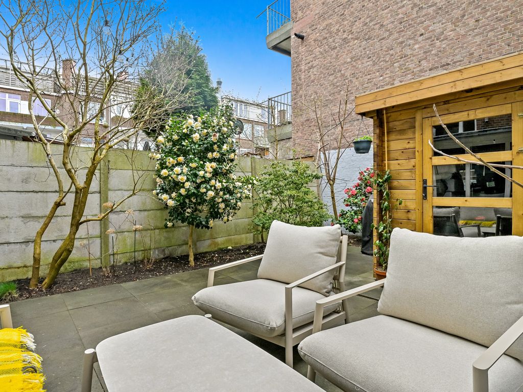 Aarnout Drostlaan 1, Den Haag