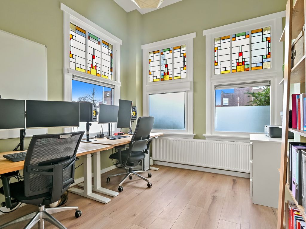 Aarnout Drostlaan 1, Den Haag