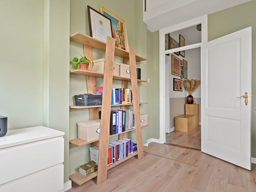 Aarnout Drostlaan 1, Den Haag