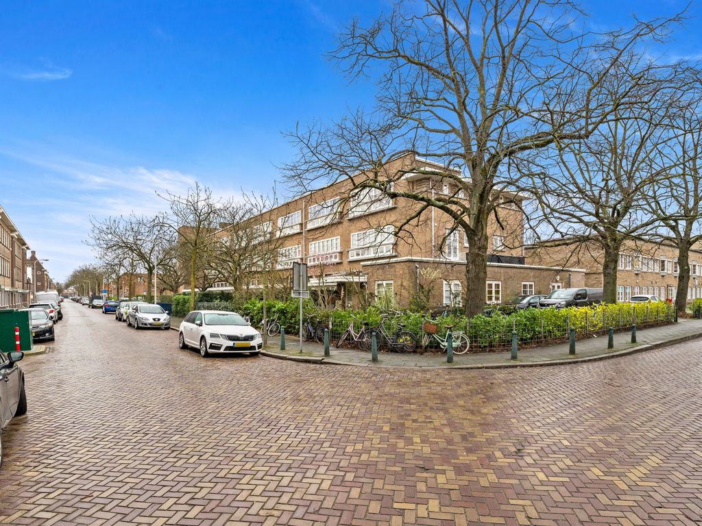Aarnout Drostlaan 1, Den Haag