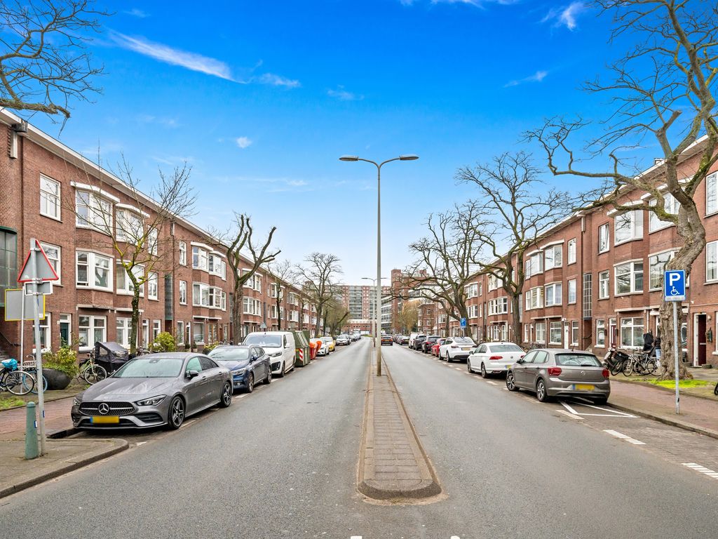 Aarnout Drostlaan 1, Den Haag