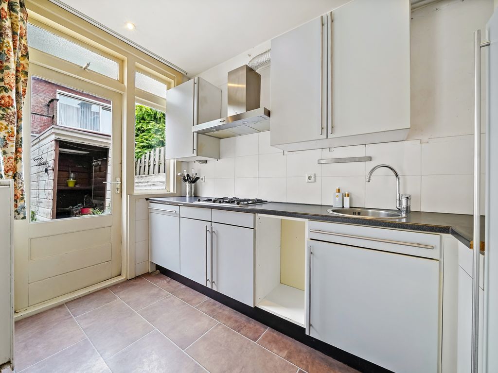 Boele van Hensbroekstraat 38, Den Haag
