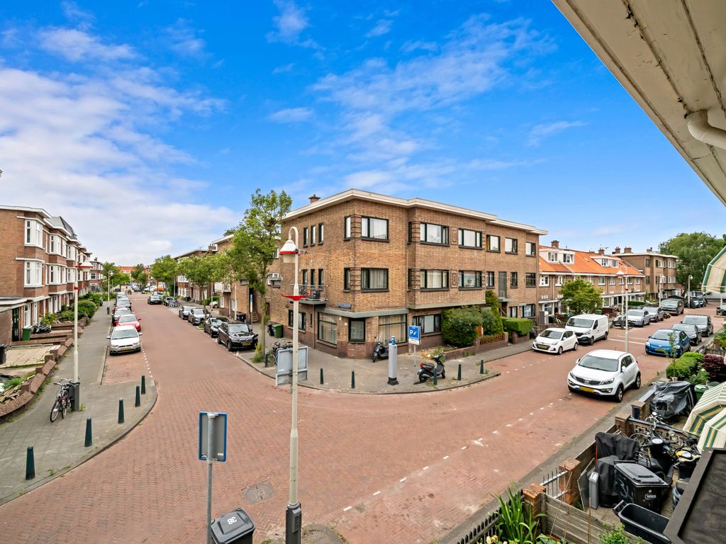 Boele van Hensbroekstraat 38, Den Haag