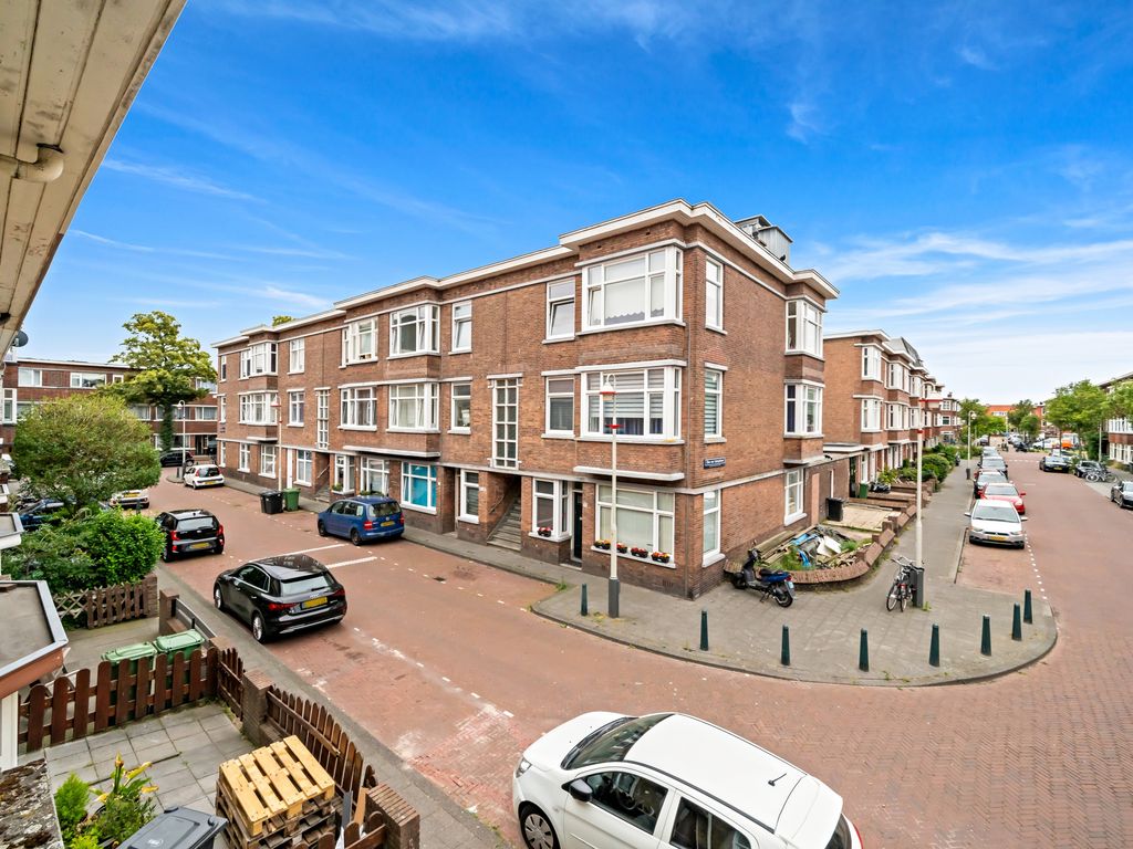 Boele van Hensbroekstraat 38, Den Haag