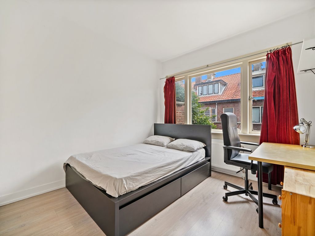 Boele van Hensbroekstraat 38, Den Haag