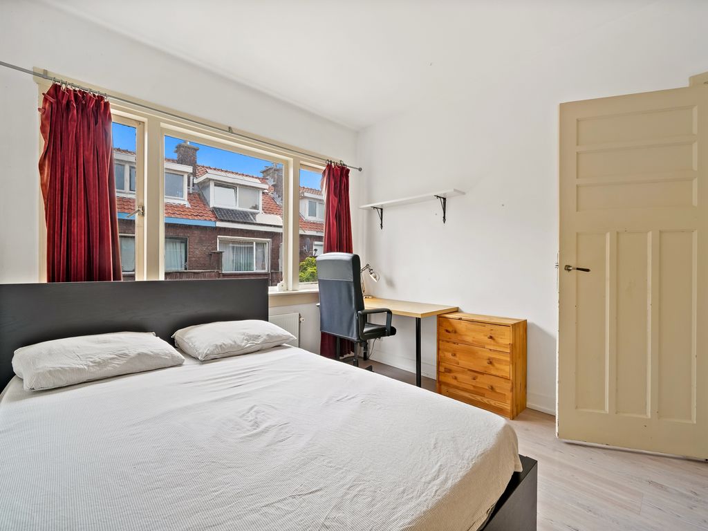 Boele van Hensbroekstraat 38, Den Haag
