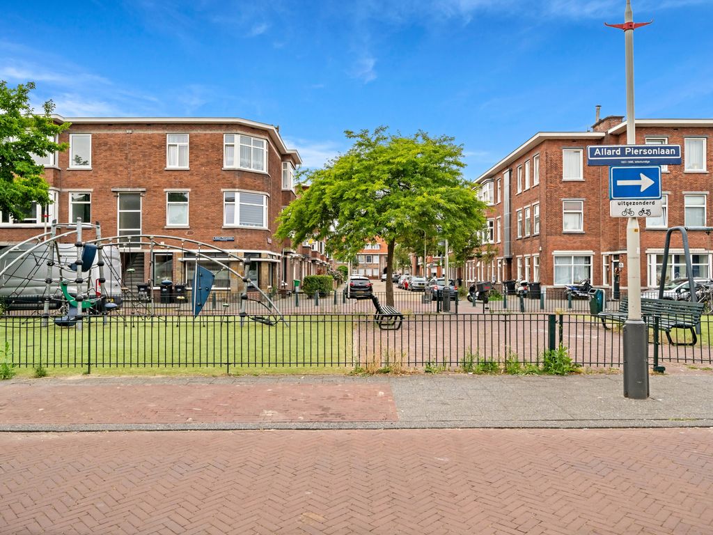 Boele van Hensbroekstraat 38, Den Haag