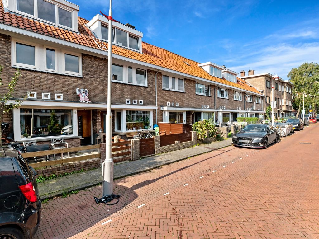 Boele van Hensbroekstraat 27, Den Haag
