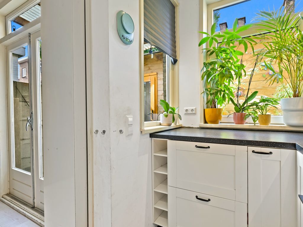 Boele van Hensbroekstraat 27, Den Haag