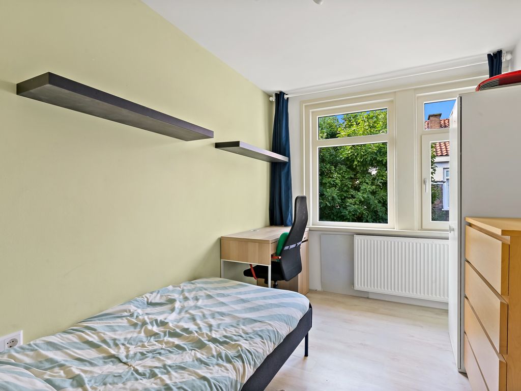Boele van Hensbroekstraat 27, Den Haag