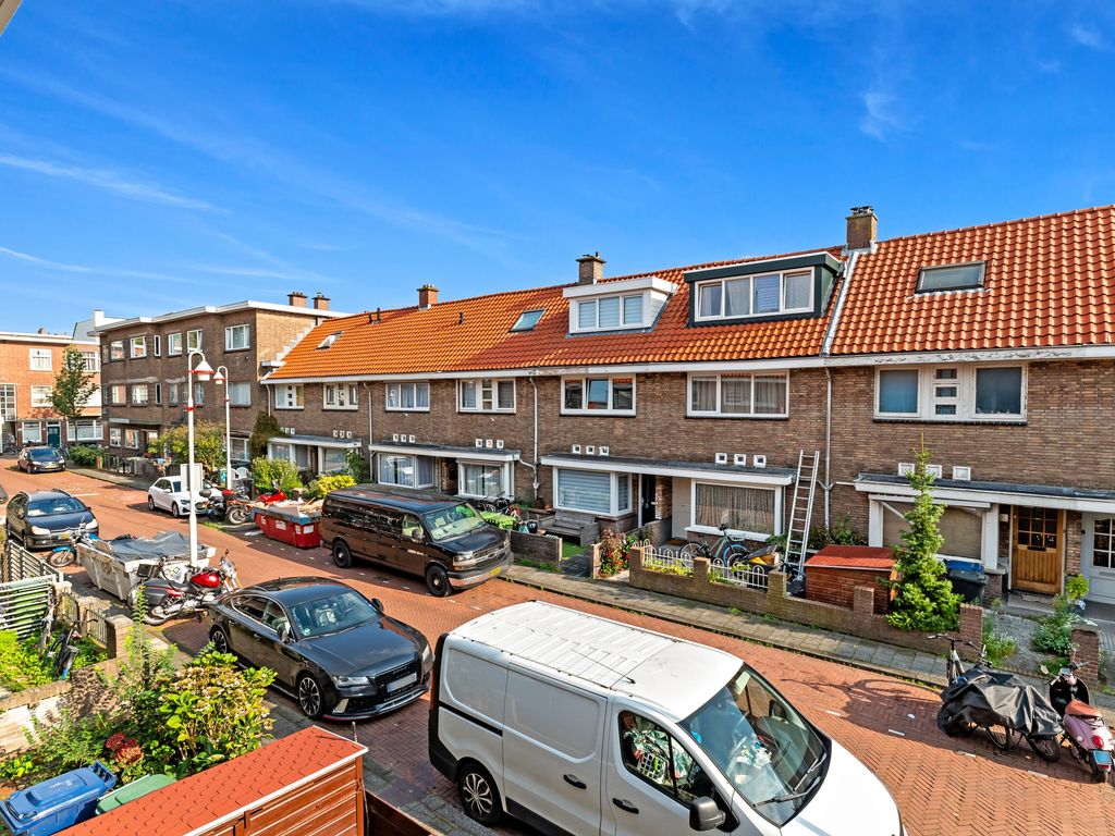 Boele van Hensbroekstraat 27, Den Haag