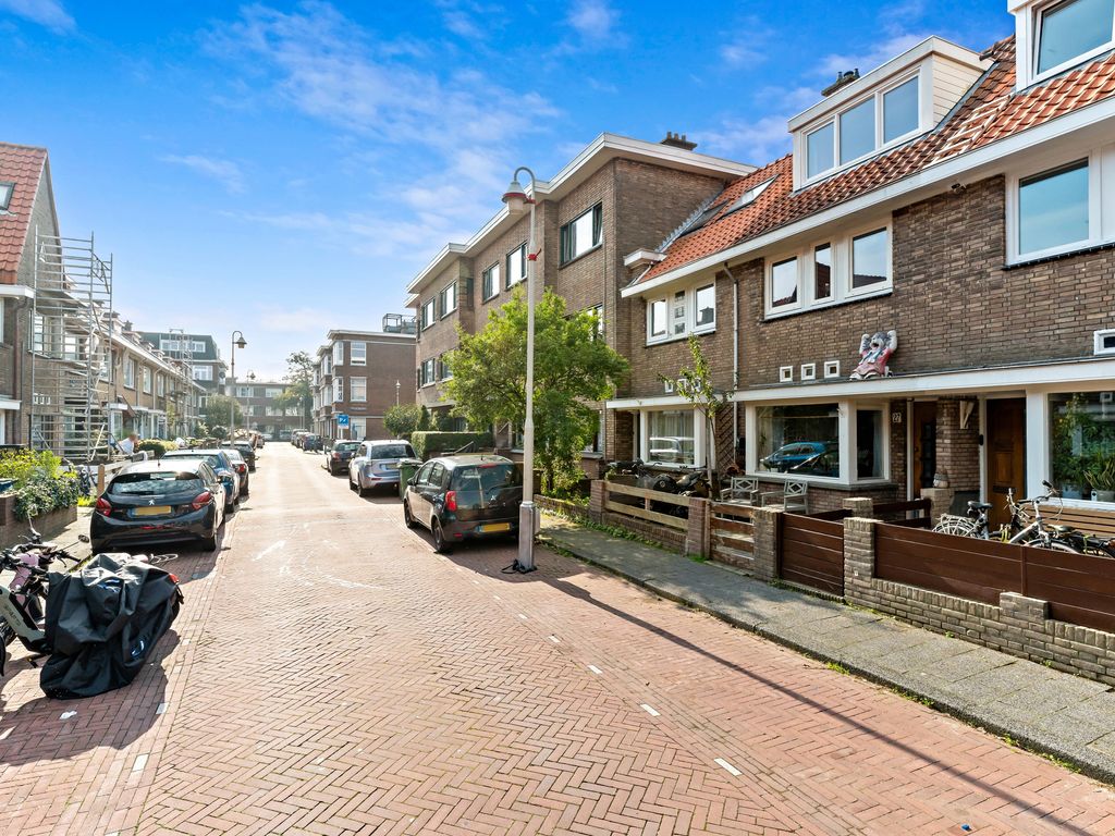 Boele van Hensbroekstraat 27, Den Haag