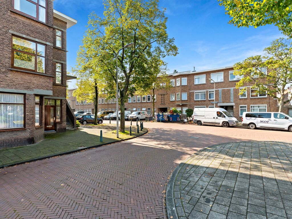 Van Zeggelenlaan 8, Den Haag
