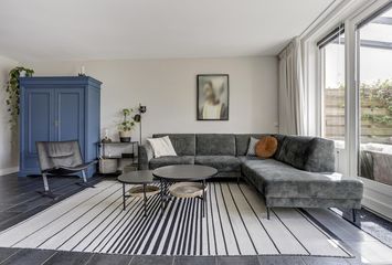 Oeverwal 13, HENDRIK-IDO-AMBACHT