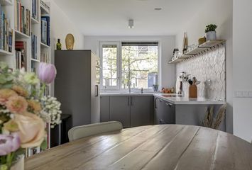 Oeverwal 13, HENDRIK-IDO-AMBACHT