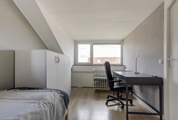 Oeverwal 13, HENDRIK-IDO-AMBACHT