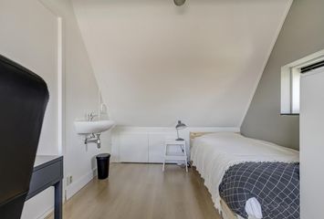 Oeverwal 13, HENDRIK-IDO-AMBACHT