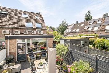 Maria van Osstraat 25, HENDRIK-IDO-AMBACHT