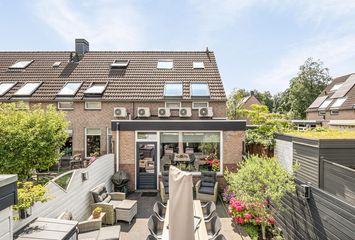 Maria van Osstraat 25, HENDRIK-IDO-AMBACHT