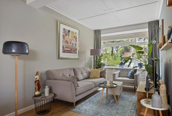 Oranjestraat 8, HENDRIK-IDO-AMBACHT
